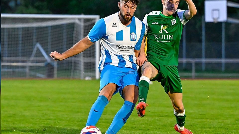 Der FC Aschheim (links) spielt trotz Niederlage dennoch fast sicher in der Relegation, der TuS Holzkirchen guckt in die Röhre.