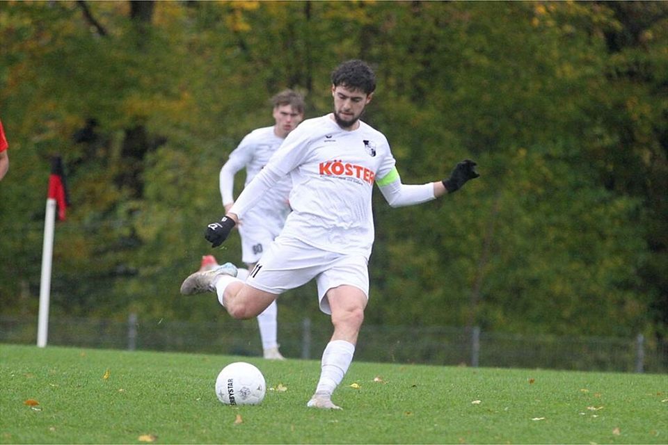 Kapitän Anas Boukara (Heider SV II) passierte ein unglückliches Eigentor.