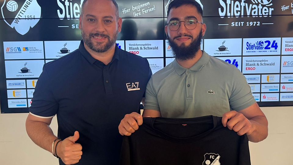 Francesco Falanga (links) aus der sportlichen Leitung des FC Wittlingen und Neuzugang Arjanit Berisha | Foto: Verein