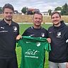 ASV-Spartenleiter Michael Hammer (links) und Chefcoach Dominik Schuster (rechts) freuen sich über die Verpflichtung von Matthias Kaminski, der ab sofort das Trainerteam unterstützen wird.