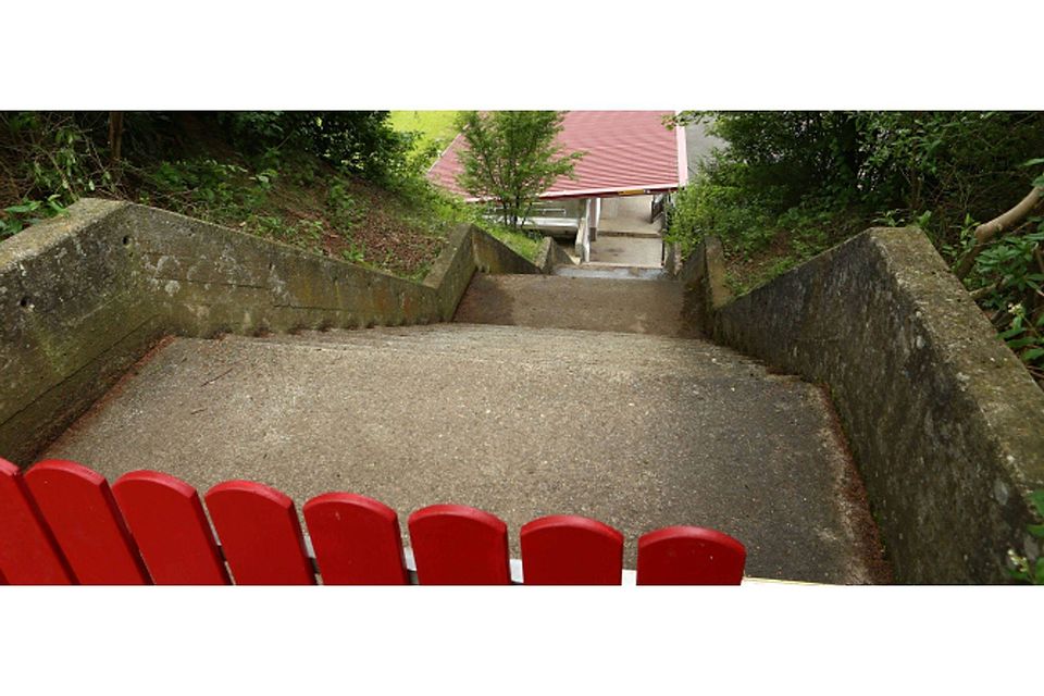 Eine Hürde, die es zu überwinden gilt: 60 Stufen trennen in Hohenfurch die Sportplätze von den Kabinen. Herold