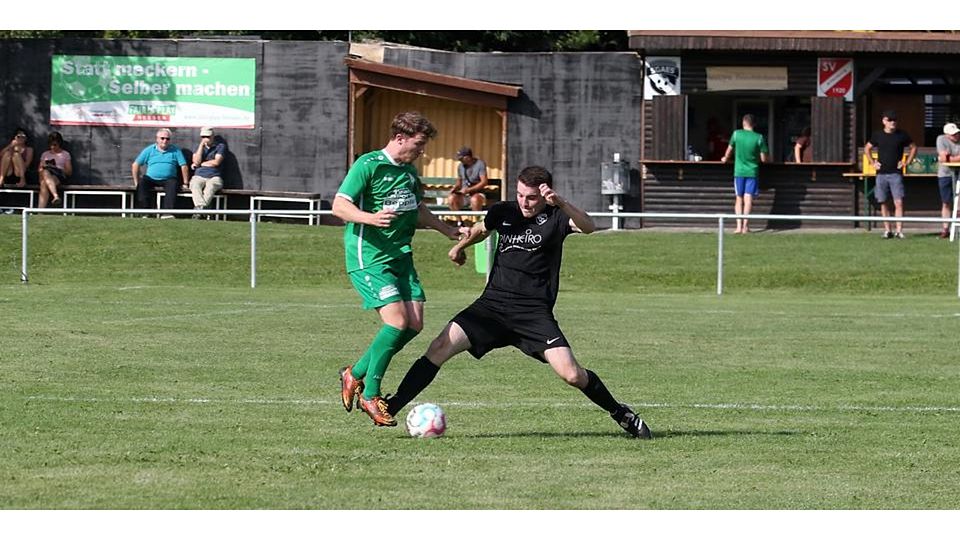 Konsequent in die Zweikämpfe gehen und den starken Offensivkräften von Türkiyemspor nur möglichst Entfaltungsmöglichkeiten geben – so könnte das Erfolgsrezept der SGAES am Sonntag aussehen. Hier Pascal Quehl in Aktion. Foto: Luca Raab © Luca Raab