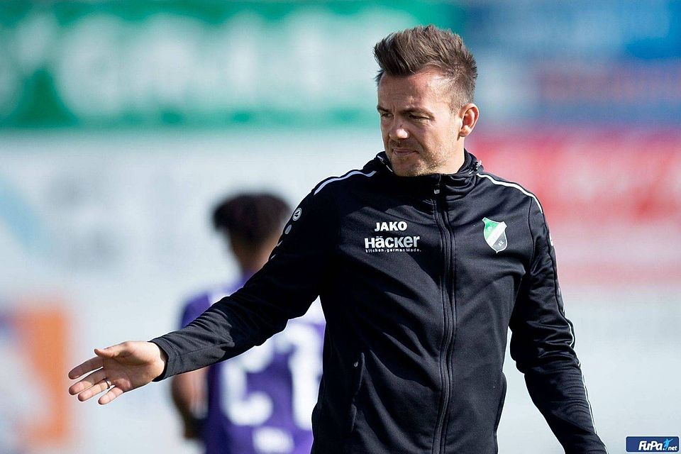 Starke Hinrunde: Cheftrainer Enrico Maaßen bescheinigt seiner Mannschaft eine „Riesenentwicklung“. Die gilt es jetzt wieder am Samstag beim SV Lippstadt auf den Platz zu bringen.