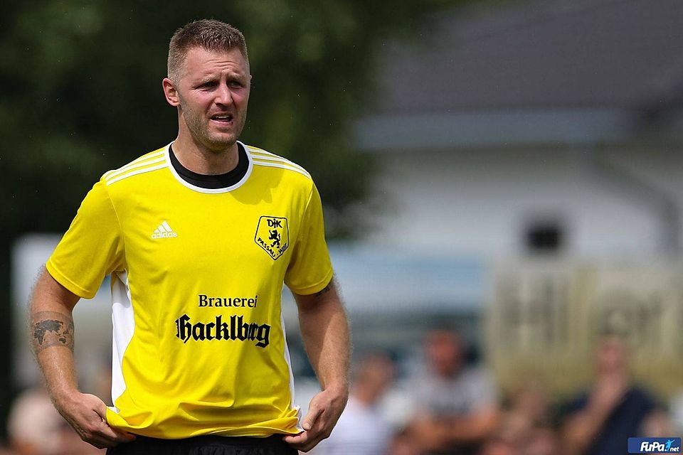 Benjamin Neunteufel wurde bei der DJK Passau West entlassen Benjamin Neunteufel wurde bei der DJK Passau West entlassen