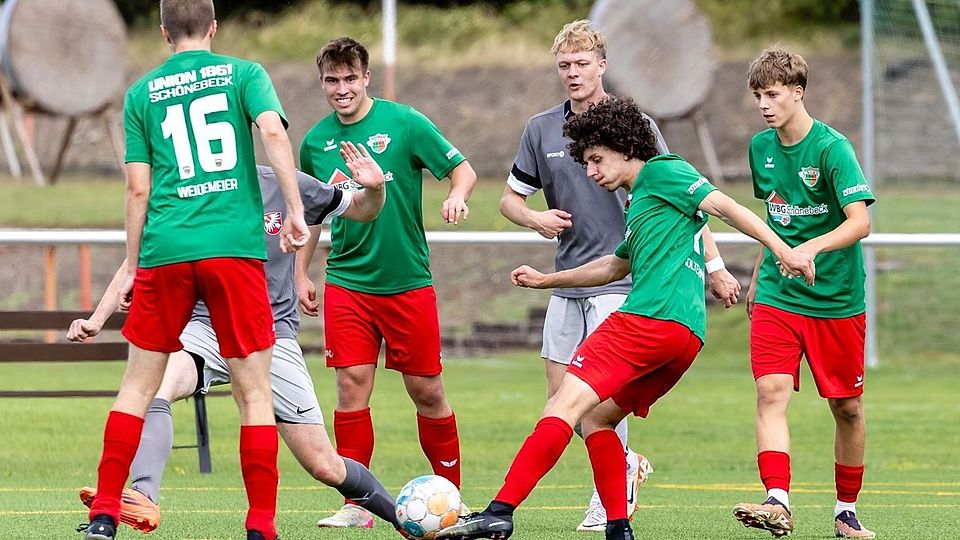 Leon Holtermann (am Ball) ist einer von sieben externen Neuzugängen bei Union Schönebeck.