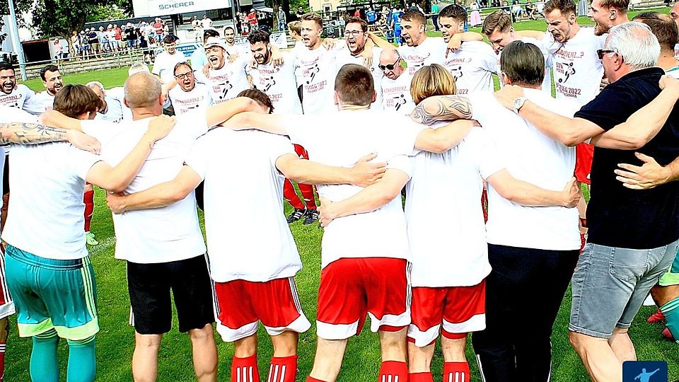 Beim SVW Mainz gibt es kein Halten mehr. Nach dem Sieg gegen den SV Horchheim feiern die Mainzer die Meisterschaft und den Aufstieg in die Landesliga.