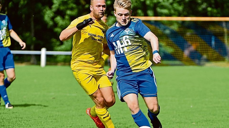 Niklas Zurhorst (rechts) und der FCR sind an diesem Wochenende beim TuS Bersenbrück II zu Gast. Denny Kalisch (links) und der TSV Ueffeln treffen auf Alfhausen.