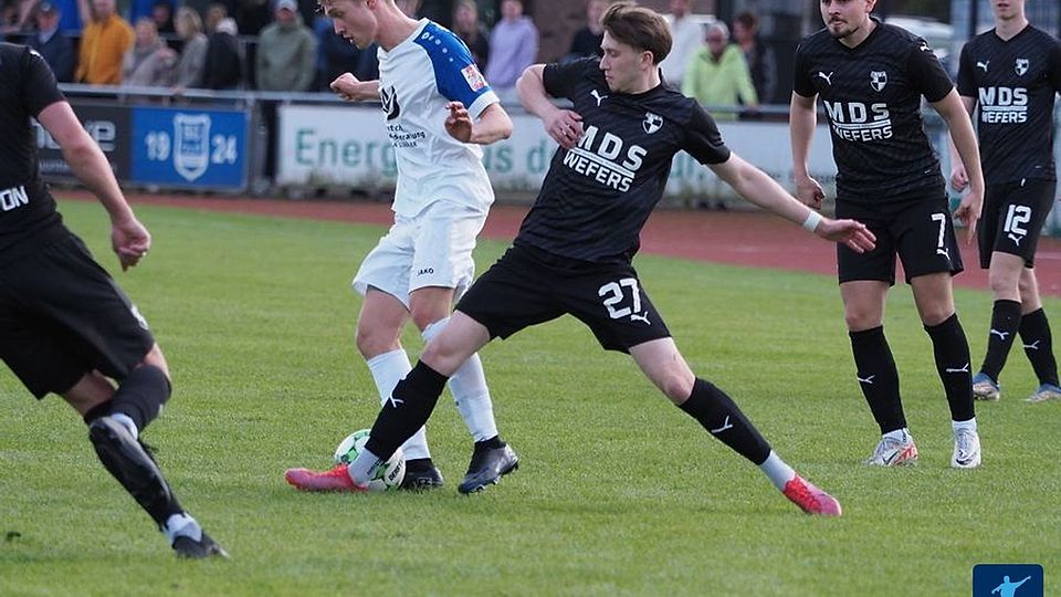 Die SpVg Emsdetten (in schwarz) konnte das Topspiel gegen den Verfolger SC Münster 08 mit 2:0 gewinnen und hat nun acht Punkte Vorsprung