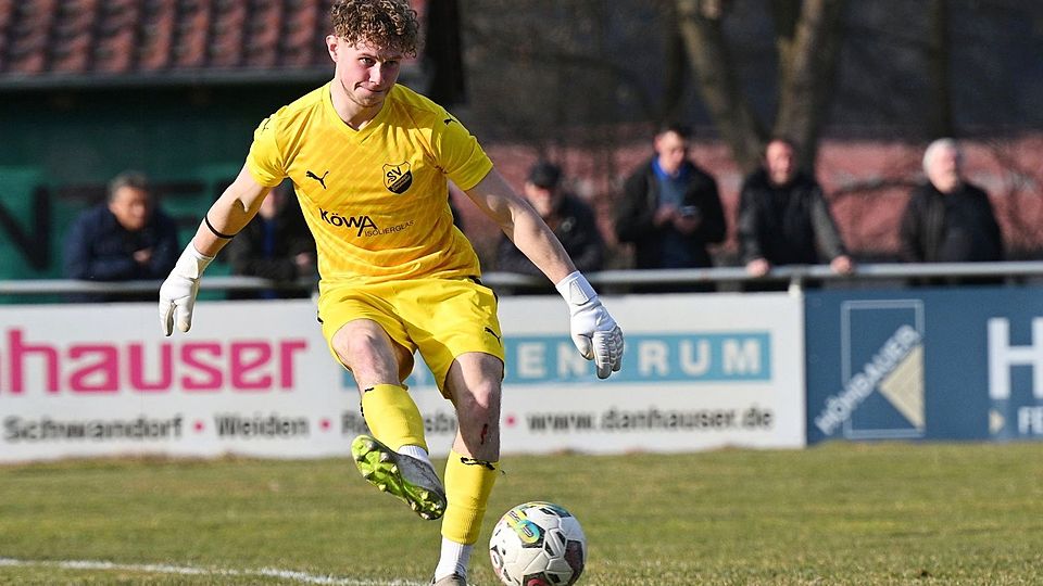 Für Schwarzhofens Torwart Max Wißmann (hier noch im Ettmannsdorfer Dress) ist die Saison wohl beendet.