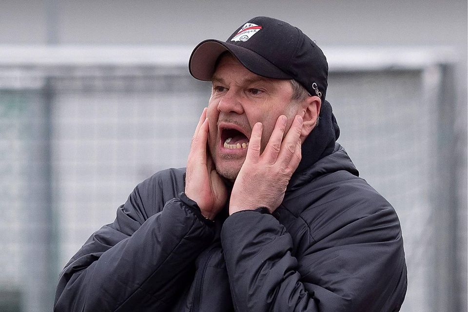 Au Backe: VfB-Cheftrainer Florian Hahn hat vor dem Donnerstagsduell in Schwaig arge Personalsorgen.