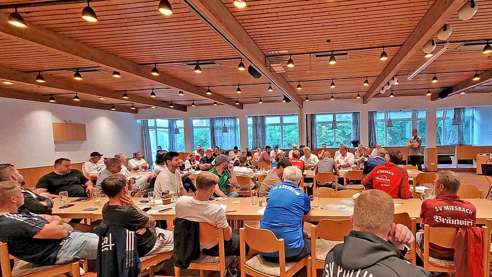 Fußball Spielgruppentagung 2025 Bezirksliga Aschheim im Juli 2025