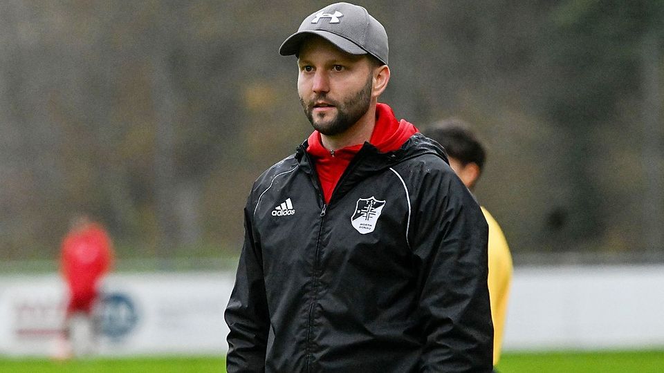 Der TSV Wörth mit Coach Stefan Glöckl ist in Ziegetsdorf gefordert.