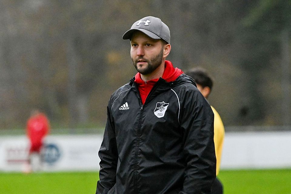 Der TSV Wörth mit Coach Stefan Glöckl ist in Ziegetsdorf gefordert.
