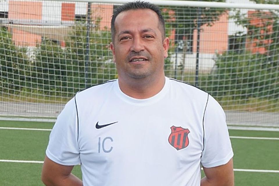Trainer des FC Kosova: Ibo Cöl.
