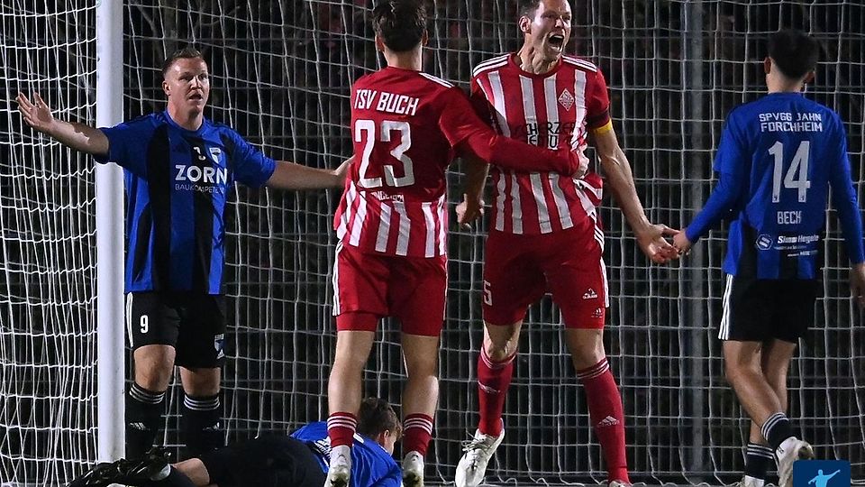 Darf der TSV Nürnberg-Buch (in rot) am Wochenende endlich wieder jubeln?