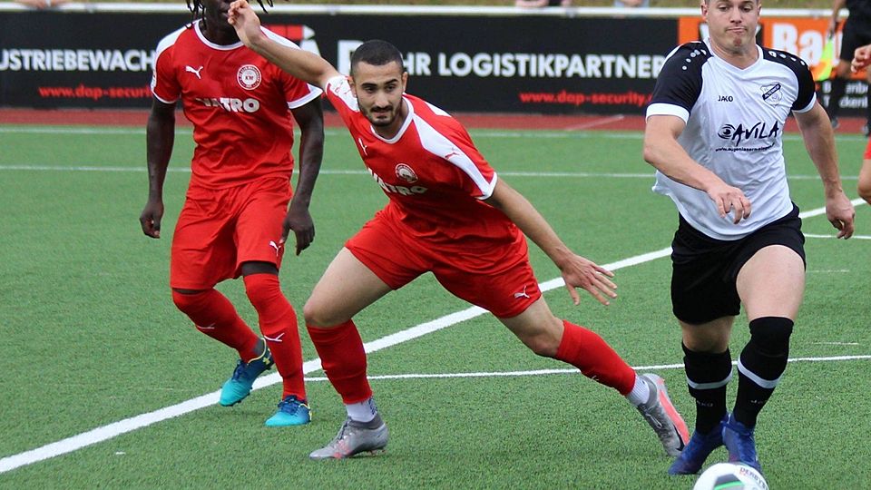 Giovanni Karim Multari (Bildmitte) spielt in der nächsten Saison für den 1. FC Kaan-Marienborn.