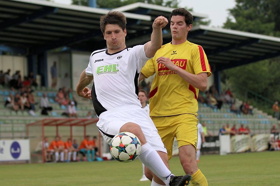Sven Kaluza (in weiß) trägt auch in der kommenden Saison das 05-Trikot   (F. Reinhardt)