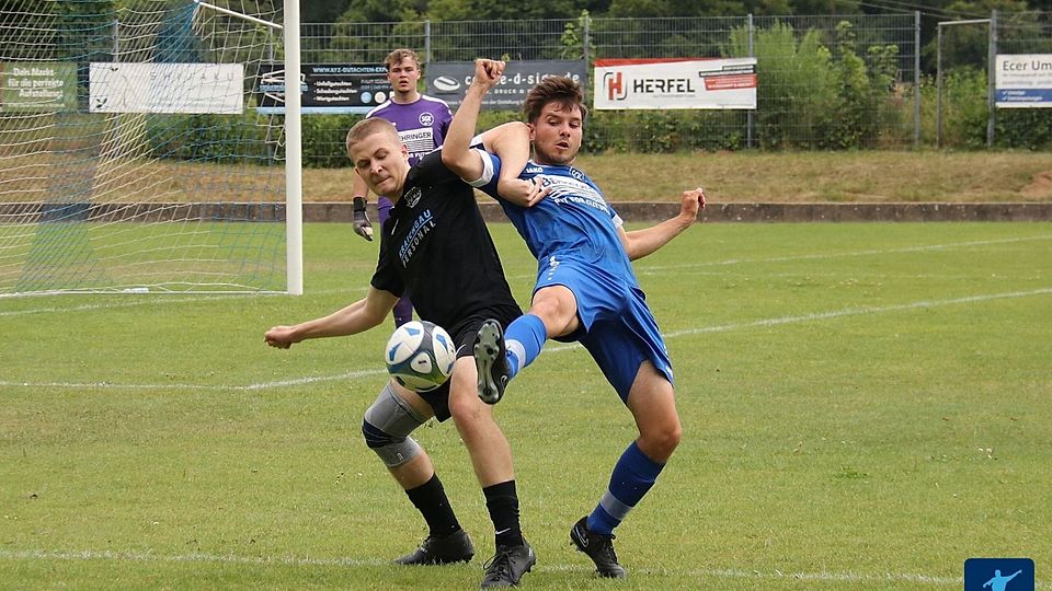 Die Kirchardter (blau) sind in den letzten Wochen etwas in Schräglage geraten.