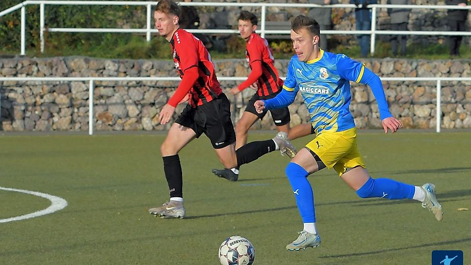 Mit Volldampf aus dem Tabellenkeller wollen die Kicker aus Ziegelhausen/Peterstal (blau-gelb).