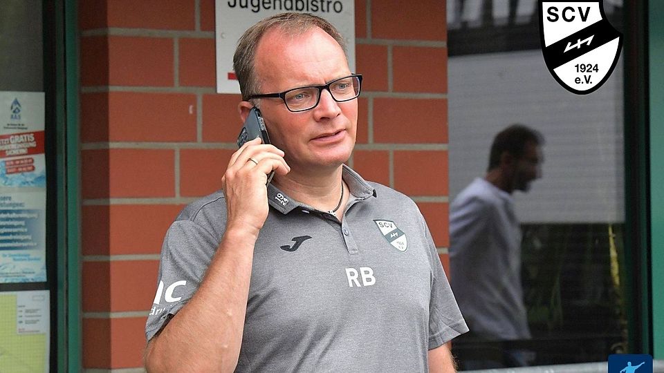 Erfolgsbilanz: Auf die erste Saison im Profifußball kann Raimund Bertels, Vorsitzender und Sportlicher Leiter des SC Verl, mit Stolz anstoßen.