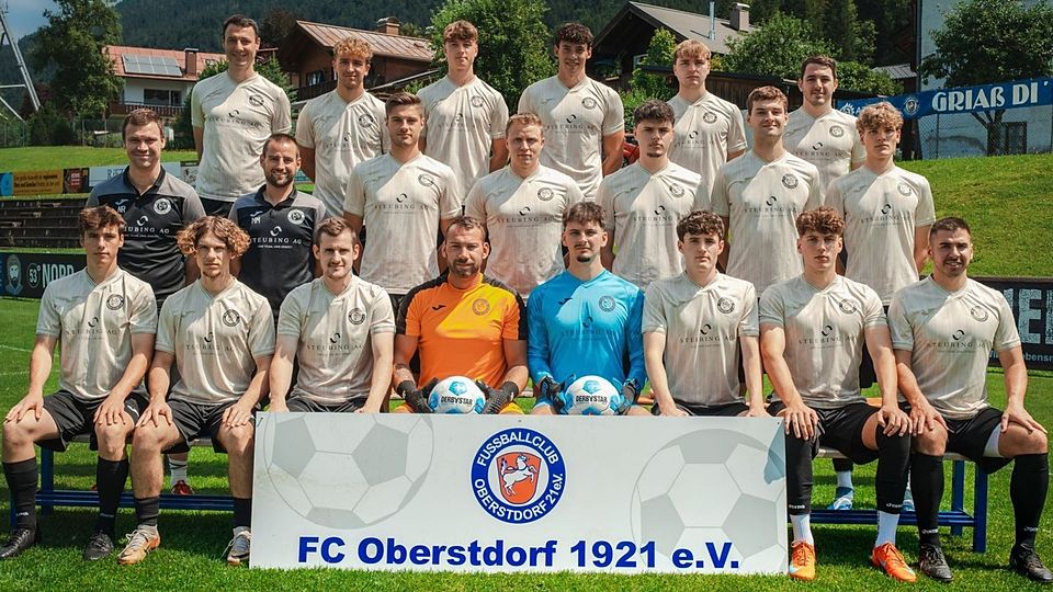 So sehen Meister aus: Der FC Oberstdorf ist in der Kreisliga Süd das Maß aller Dinge.