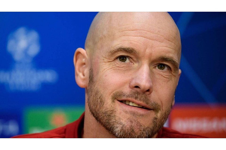 Amsterdam-Trainer Erik ten Hag war früher beim FC Bayern für die U23 zuständig. dpa / Sven Hoppe