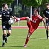 Endrit Ahmeti (rechts) hoffte mit dem SV Mering vergeblich auf ein Erfolgserlebnis in der Generalprobe für die anstehende Abstiegsrelegation. Gegen den FC Kempten 8links Raphael Meßlang) gab es eine 1:2-Heimniederlage.