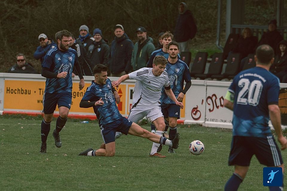 Nach dem 3:2 Auswärtssieg in Gangkofen sollen am Sonntag gegen die SG SSVH die Punkte in Eberspoint behalten werden. Das Hinspiel in Huldessen blieb in schlechter Erinnerung: Eine äußerst schwache Schiedsrichterleistung nutzte der Tabellenzweite zu seinem Vorteil und gewann mit 3:0