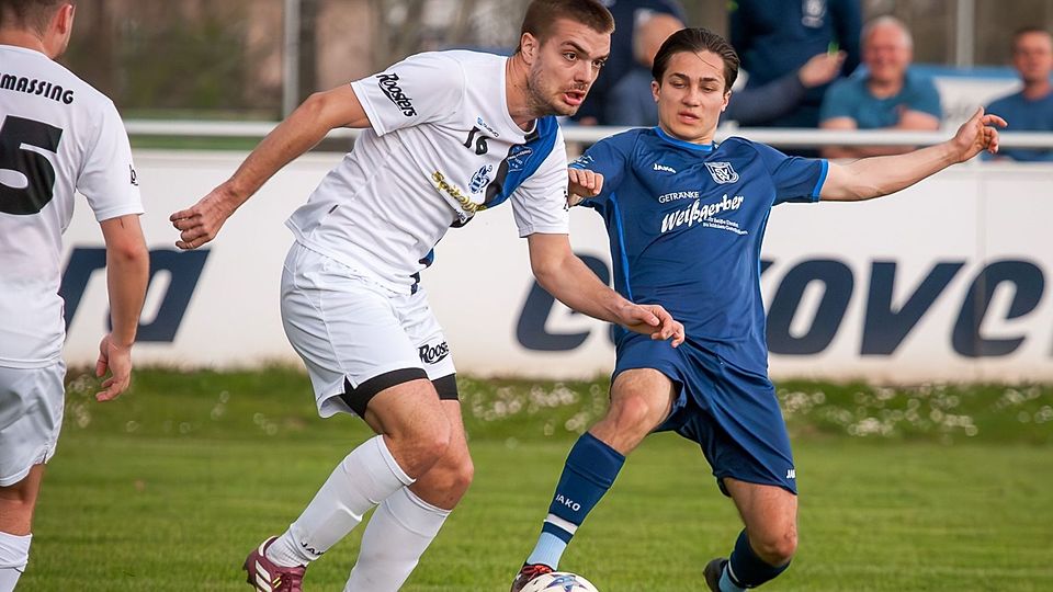 Slobodan Tomic (links) und der FC Thalmassing stehen ganz dicht vor dem Klassenerhalt.