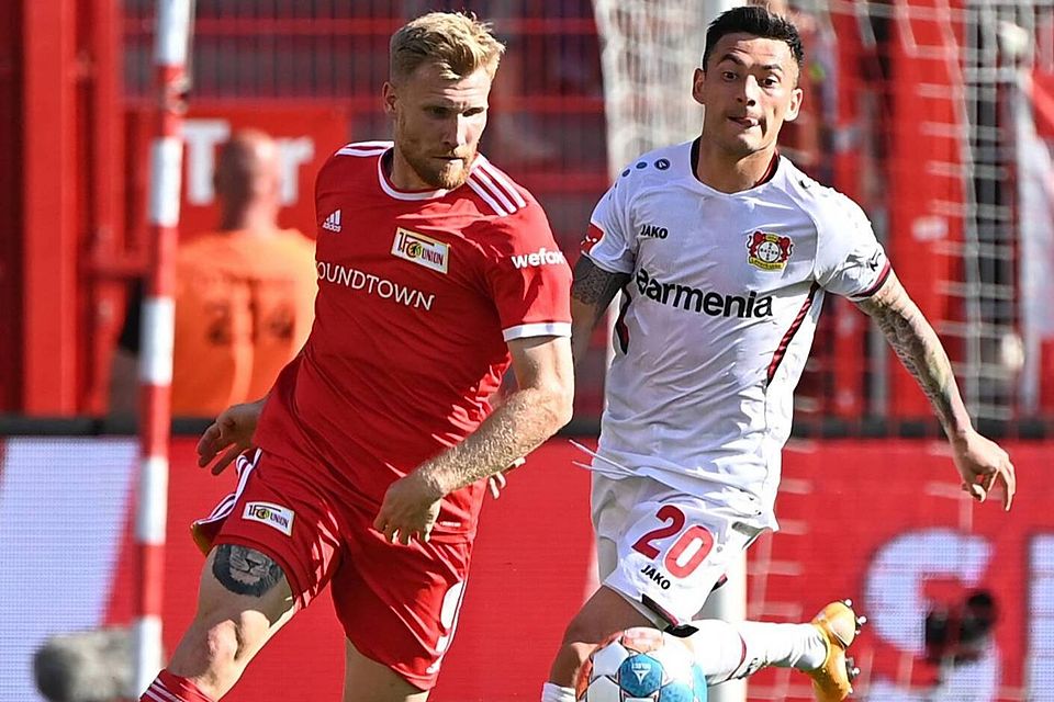 In der Bundesliga wurde der 29-jährige Dorfener gegen Bayern Leverkusen (l., im Zweikampf mit Charles Aranguiz) und bei der TSG Hoffenheim jeweils eingewechselt.