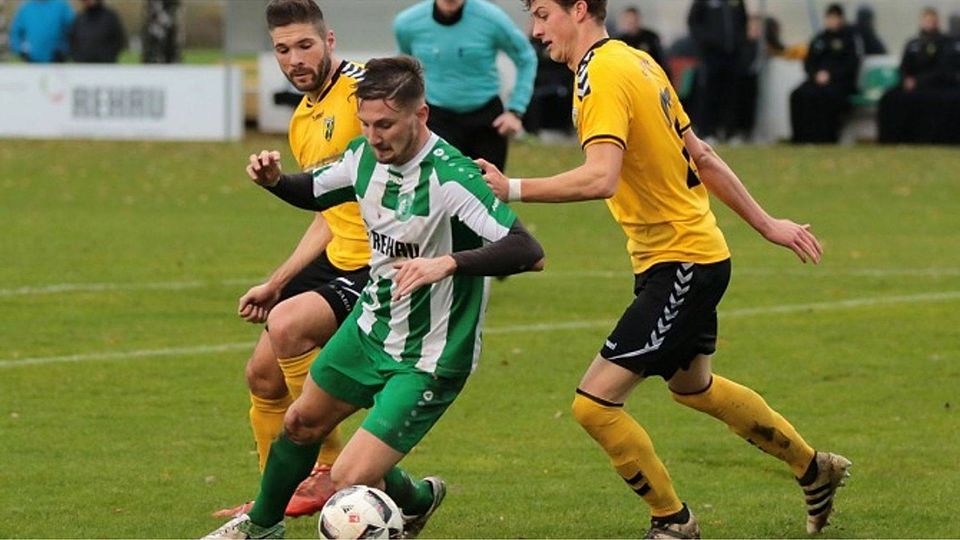 Patrick Schwesinger (mi.) wechselt vom SC Eltersdorf zum ASV Vach. F: Wiedel