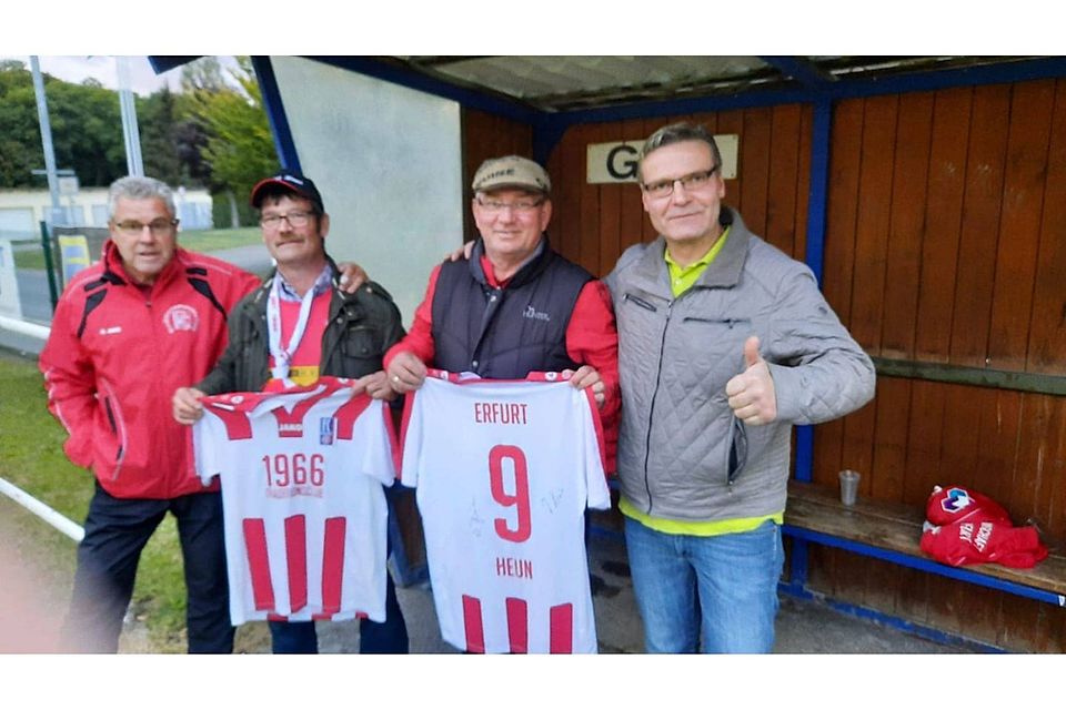 Seit ein paar Jahren ist Jürgen Heun (zweiter von rechts) für die Legendenmannschaft von Rot-Weiß Erfurt verantwortlich 