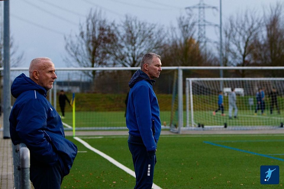 Rene Keutmann (rechts) und Gert Kramp agierten als Duo an der Seitenlinie beim FC Bierstadt.