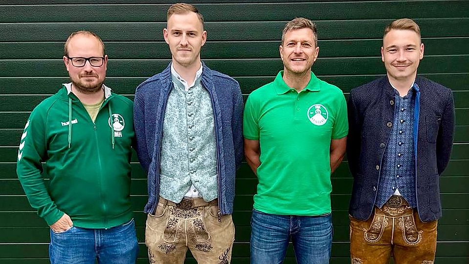 Von links: Abreilungsleiter Markus Hofstetter, Co-Kapitän Felix Schäffer, Neu-Trainer André Schille und Kapitän Tim Birkenseher.