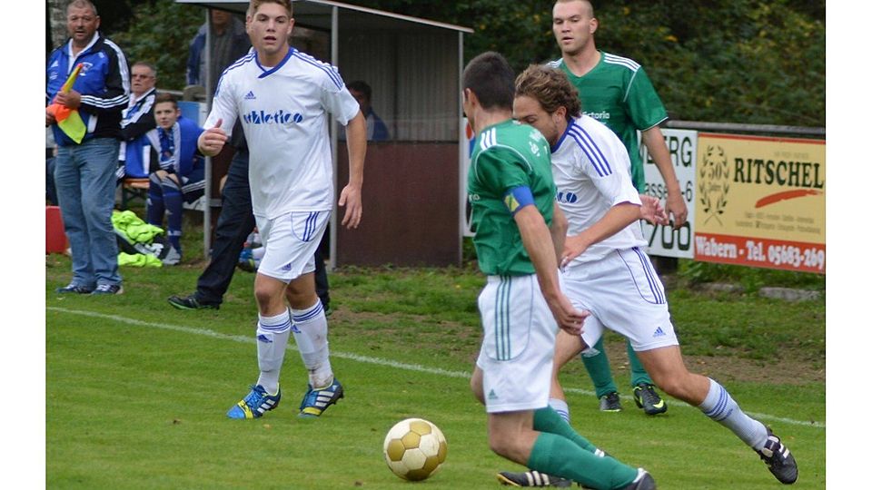 F: Krommes Stephan Bergmann (weißes Trikot) vom TSV Wabern II steht am 23. Spieltag in der Elf der Woche.