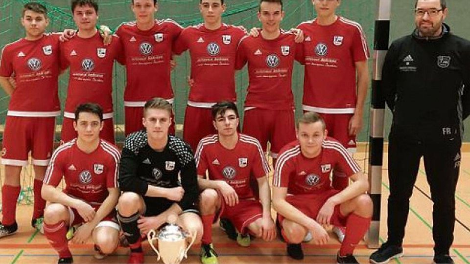 Haben die Futsal-Szenerie   wieder im Griff: Die A-Junioren des VfL Stenum gewannen am Sonntag die Kreismeisterschaft und verteidigten  erfolgreich ihren Vorjahrestitel. Damit ist das Team erneut für die Bezirksmeisterschaft qualifiziert. Verein