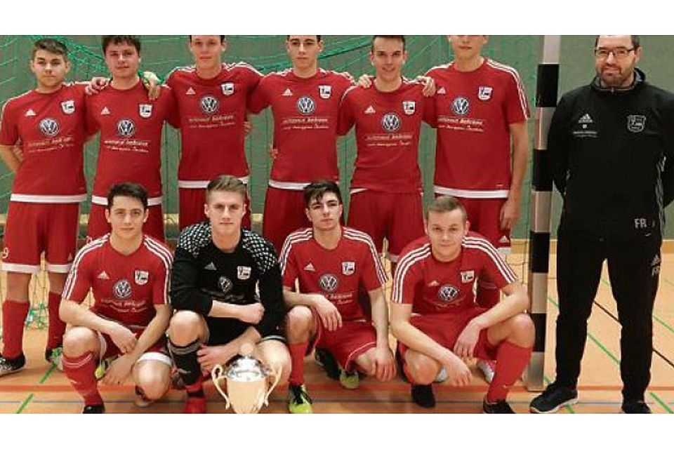 Haben die Futsal-Szenerie   wieder im Griff: Die A-Junioren des VfL Stenum gewannen am Sonntag die Kreismeisterschaft und verteidigten  erfolgreich ihren Vorjahrestitel. Damit ist das Team erneut für die Bezirksmeisterschaft qualifiziert. Verein