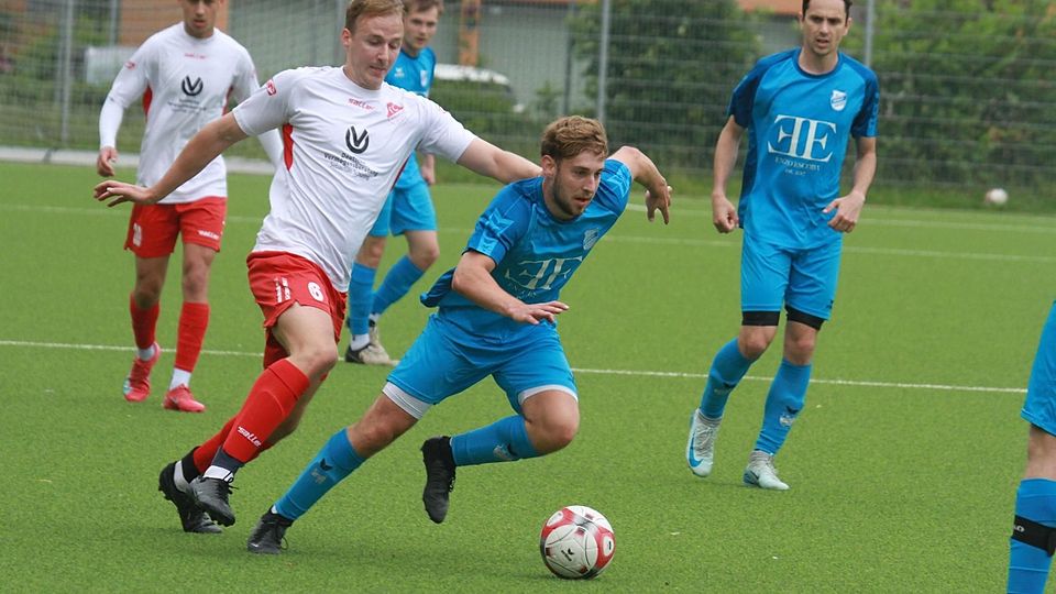 Souverän brachten Basti Kirschner – hier verfolgt vom Schwabinger Anton Schmidbauer – die Sache nach Hause.