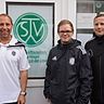Abteilungsleiter Lutz Stürcken (links), Pressewart Mark Rißmüller und Trainer Jürgen Damsch hoffen, dass der Verein auch in der kommenden Saison in der Landesliga spielen kann. Foto: Volker Schmidt
