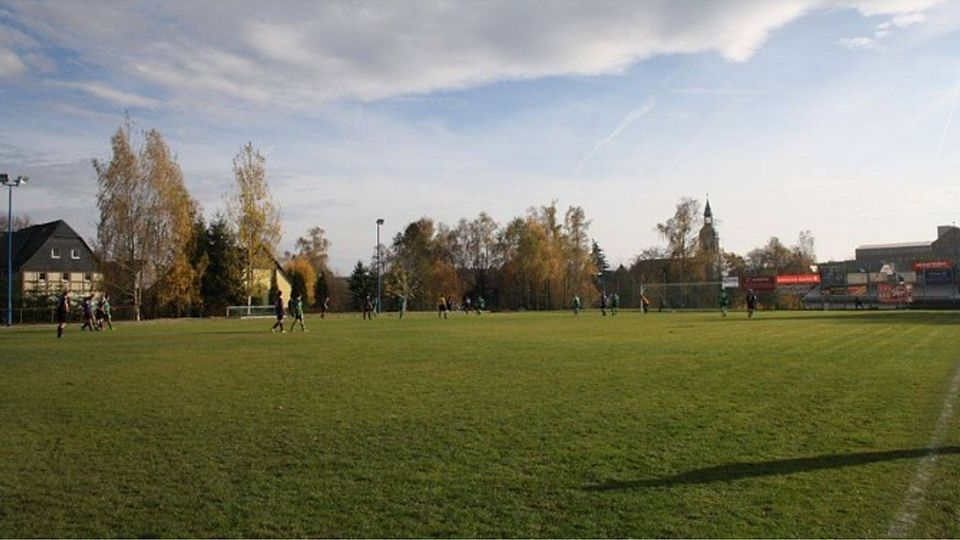 Der Sportplatz in Schönbach. Hier wird 2017/18 wieder Kreisliga-Fußball gespielt.