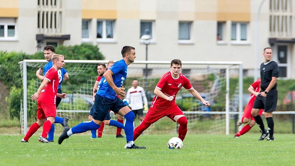 Jan-Niklas Beyer - hier im Pokalspiel gegen den FC an der Fahner Höhe - will/muss seinen VfB zum nächsten Heimsieg schießen.