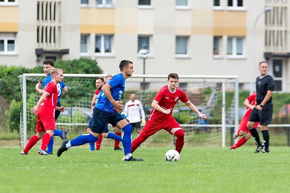 Jan-Niklas Beyer - hier im Pokalspiel gegen den FC an der Fahner Höhe - will/muss seinen VfB zum nächsten Heimsieg schießen.