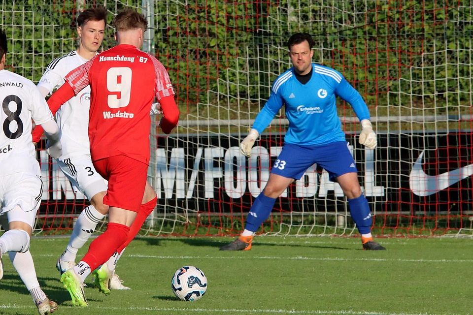 SV Heimstetten (rot) : TSV Grünwald, 09.05.2025, Foto: Michalek SV - Jordi Woudstra TSV - TW Moritz Knauf