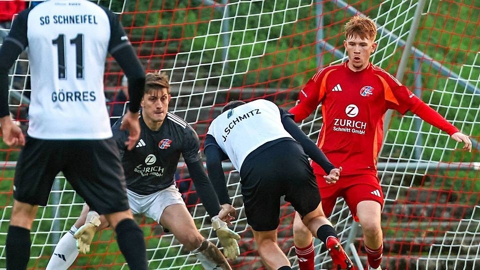 Gegen die SG Schneifel hatten Caspar Suder (Mitte) und der FSV Tarforst mit 2:3 das Nachsehen. Im Auswärtsspiel in Monzelfeld erwartet Trainer Moritz Hannappel von seinem Team eine andere Einstellung als zuletzt.