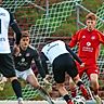 Gegen die SG Schneifel hatten Caspar Suder (Mitte) und der FSV Tarforst mit 2:3 das Nachsehen. Im Auswärtsspiel in Monzelfeld erwartet Trainer Moritz Hannappel von seinem Team eine andere Einstellung als zuletzt.
