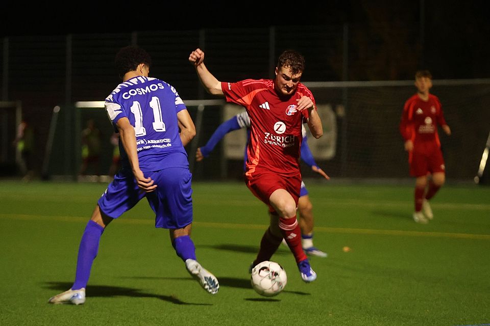 Mit vollem Einsatz zum verdienten Punkt: Nils Kiesewetter (rechts) und die Tarforster zeigten Cosmos Koblenz die Stirn und rangen dem Favoriten ein Unentschieden ab. 