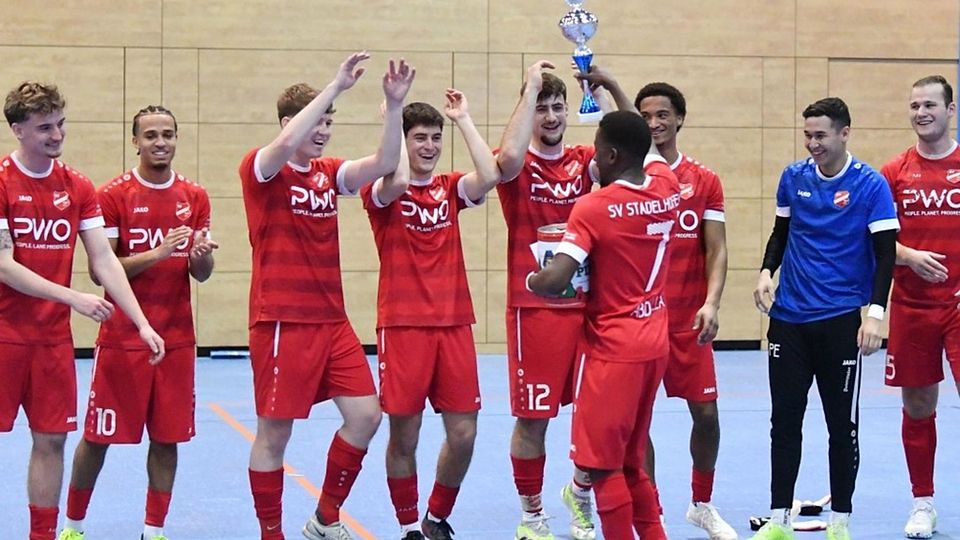Glückliche Turniersieger: die Fußballer vom SV Stadelhofen 