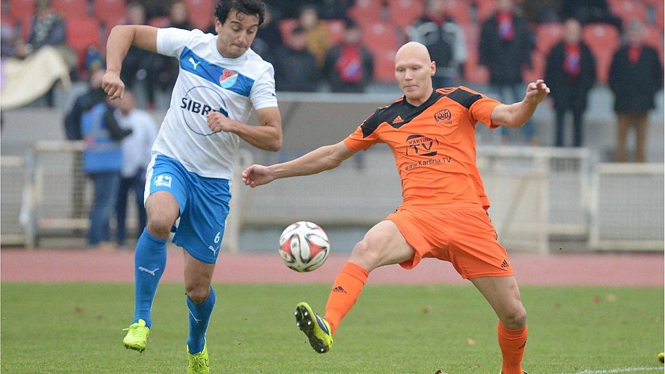 Dynamisch in Richtung Regionalliga: Bartosz Franke (re.) will mit dem SVW aufsteigen. Archivbild: Rene Vigneron