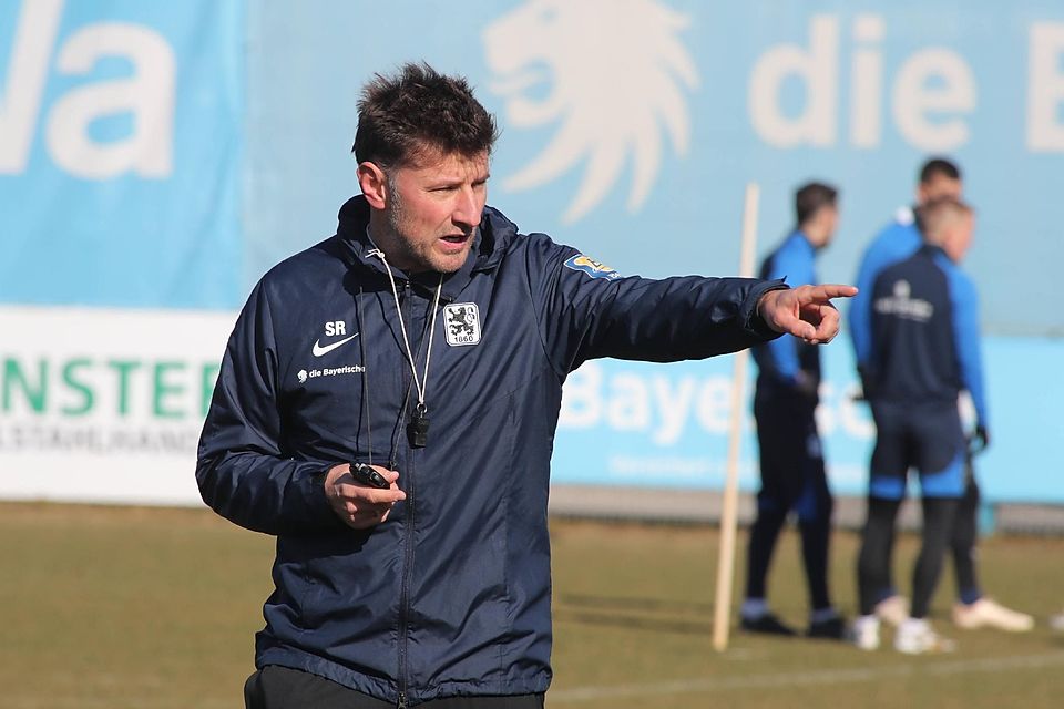 München, Deutschland 14. Februar 2023: Fussball, Herren, 3.Liga, Saison 2022/2023, TSV 1860 München, Training, Grünwalde