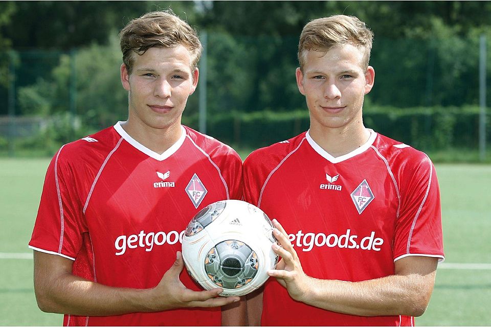 Zurzeit bei der Reha statt am Ball: Florian Matthäs (links) und sein zwei Minuten jüngerer Bruder Felix Foto: Michael Benk